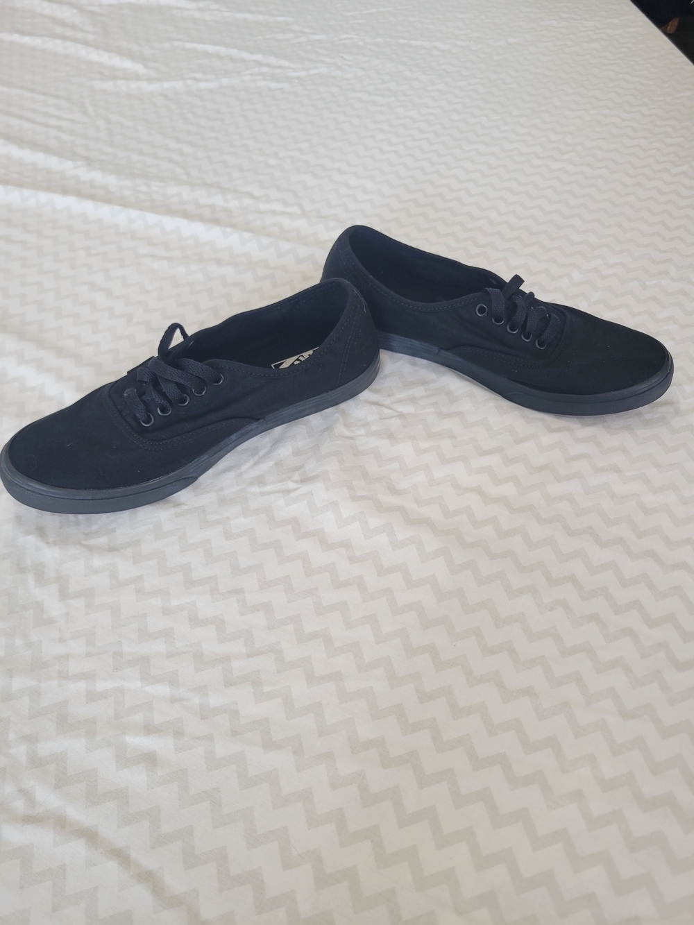 Womens 9.0, Mens 7.5 Vans Authentic Classic Canvas Sneakers in Black - Picture 3 of 10
